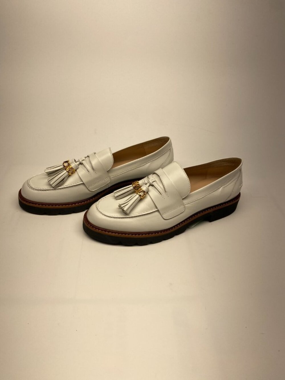 Stuart Weitzman Women's Manila White Tassel Oxfords Sz 9.5